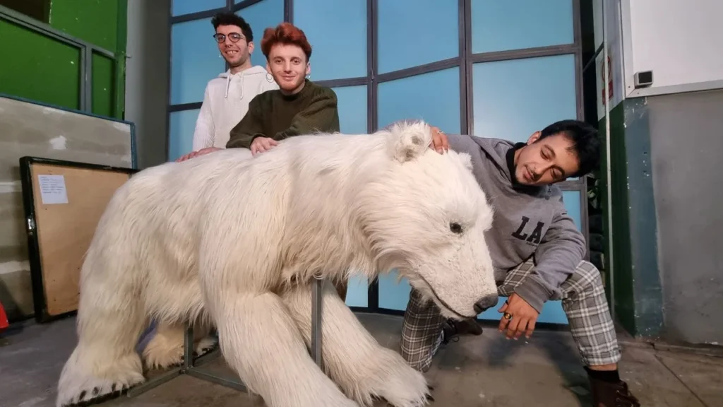 Los osos animatrónicos de Oia se mudan a Nueva York para animar la Navidad